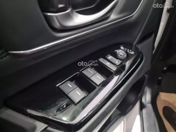 Honda CR-V 1.5 L 2022 - Màu trắng, odo chuẩn 31.000km, hỗ trợ trả góp