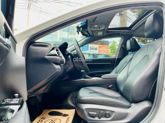 Toyota Camry 2.5Q 2020 - Thiết kế tiện nghi, hiện đại