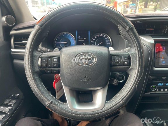 Toyota Fortuner 2.4 AT 4x2 Legender 2022 - Máy dầu số tự động 1 cầu 2WD đi đúng 25 ngàn kilomet