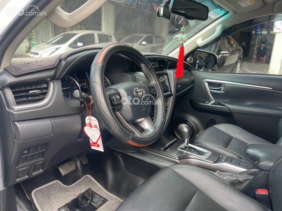 Toyota Fortuner 2.4 AT 4x2 Legender 2022 - Máy dầu số tự động 1 cầu 2WD đi đúng 25 ngàn kilomet