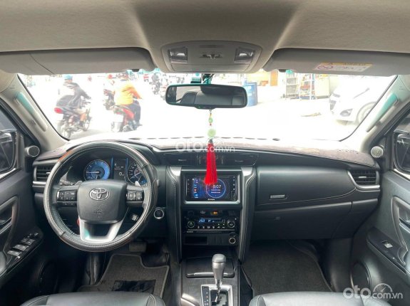 Toyota Fortuner 2.4 AT 4x2 Legender 2022 - Máy dầu số tự động 1 cầu 2WD đi đúng 25 ngàn kilomet
