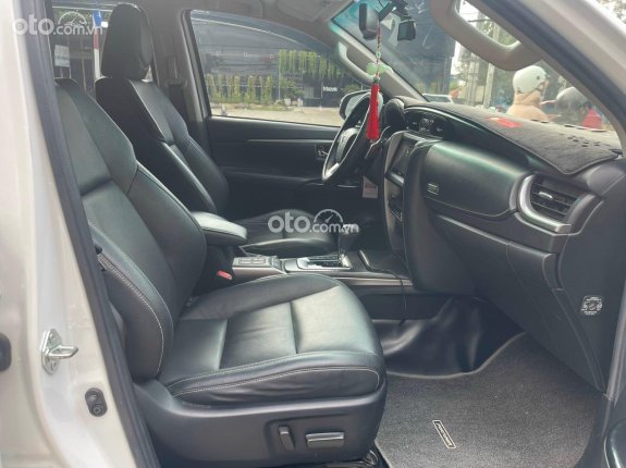 Toyota Fortuner 2.4 AT 4x2 Legender 2022 - Máy dầu số tự động 1 cầu 2WD đi đúng 25 ngàn kilomet