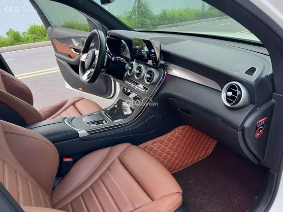 Mercedes-Benz GLC 300 4Matic Coupe 2019 - Odo 2,4 vạn miles zin full ls hãng