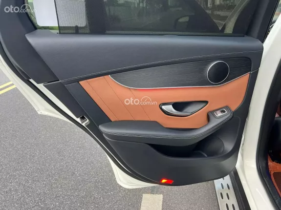 Mercedes-Benz GLC 300 4Matic Coupe 2019 - Odo 2,4 vạn miles zin full ls hãng