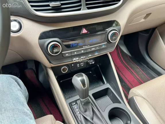 Hyundai Tucson 2.0 Dầu Cao cấp 2021 - Odo 2,4 vạn km