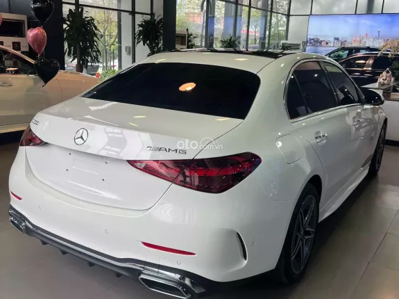 Mercedes-Benz C300 AMG 2024 - Sốc tặng 50% phí trước bạ, giảm ngay 200tr nóng cho khách liên hệ em Hoài ngay