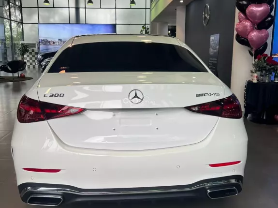 Mercedes-Benz C300 AMG 2024 - Sốc tặng 50% phí trước bạ, giảm ngay 200tr nóng cho khách liên hệ em Hoài ngay