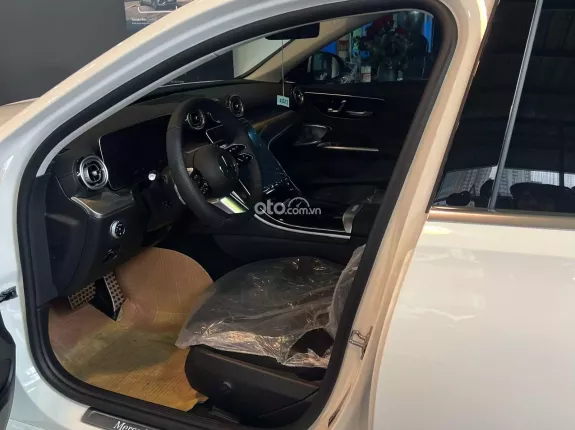 Mercedes-Benz C300 AMG 2024 - Sốc tặng 50% phí trước bạ, giảm ngay 200tr nóng cho khách liên hệ em Hoài ngay