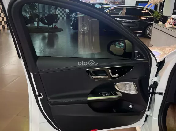Mercedes-Benz C300 AMG 2024 - Sốc tặng 50% phí trước bạ, giảm ngay 200tr nóng cho khách liên hệ em Hoài ngay