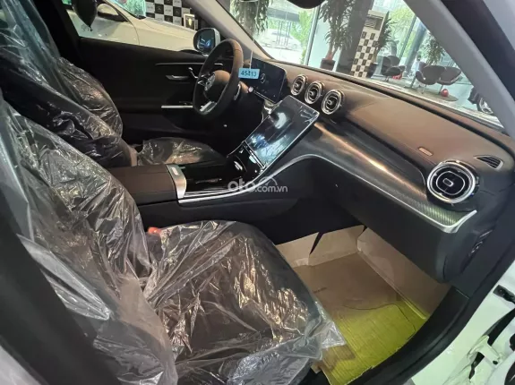 Mercedes-Benz C300 AMG 2024 - Sốc tặng 50% phí trước bạ, giảm ngay 200tr nóng cho khách liên hệ em Hoài ngay