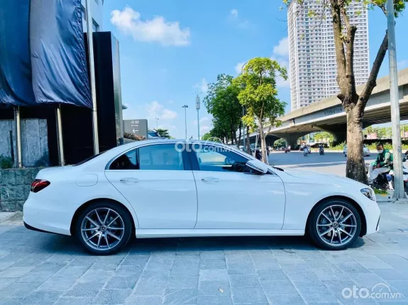 Mercedes-Benz E300 AMG 2024 - Giảm sâu hàng trăm triệu đồng, giá tốt chưa từng có, tặng 50% phí trước bạ, ưu đãi ngập tràn