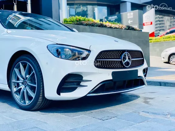Mercedes-Benz E300 AMG 2024 - Giảm sâu hàng trăm triệu đồng, giá tốt chưa từng có, tặng 50% phí trước bạ, ưu đãi ngập tràn
