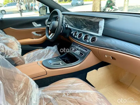 Mercedes-Benz E300 AMG 2024 - Giảm sâu hàng trăm triệu đồng, giá tốt chưa từng có, tặng 50% phí trước bạ, ưu đãi ngập tràn