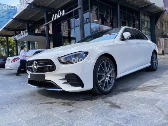 Mercedes-Benz E300 AMG 2024 - Giảm sâu hàng trăm triệu đồng, giá tốt chưa từng có, tặng 50% phí trước bạ, ưu đãi ngập tràn