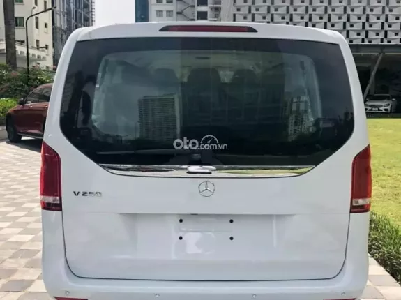 Mercedes-Benz V250 Luxury 2024 - Màu đẹp, tặng phụ kiện chính hãng theo xe, giảm tiền ngay