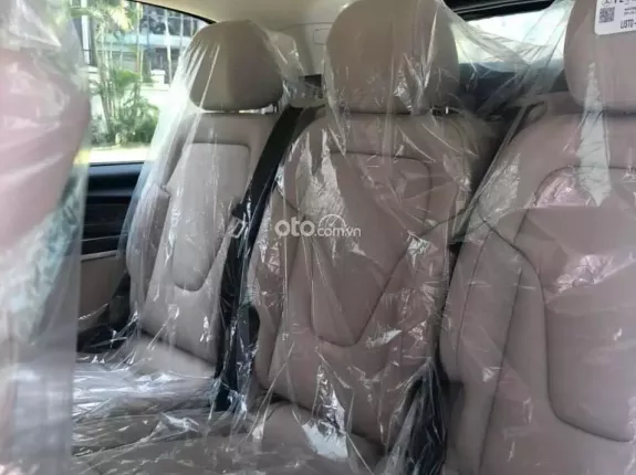 Mercedes-Benz V250 Luxury 2024 - Màu đẹp, tặng phụ kiện chính hãng theo xe, giảm tiền ngay