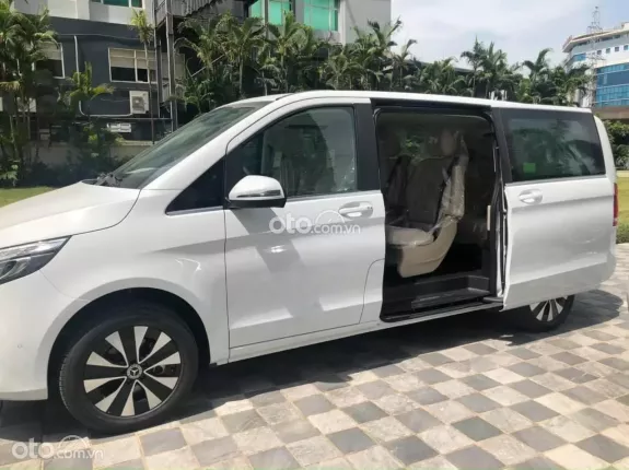 Mercedes-Benz V250 Luxury 2024 - Màu đẹp, tặng phụ kiện chính hãng theo xe, giảm tiền ngay