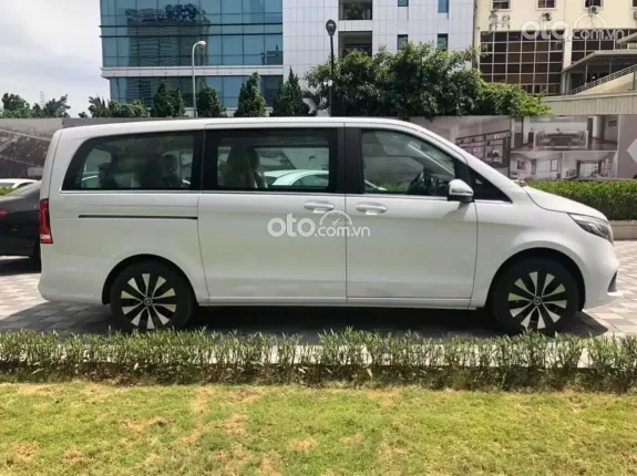 Mercedes-Benz V250 Luxury 2024 - Màu đẹp, tặng phụ kiện chính hãng theo xe, giảm tiền ngay