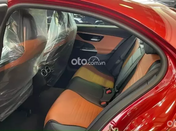 Mercedes-Benz C300 AMG 2024 - Đủ màu, giao ngay, tặng 50% phí trước bạ cùng quà tặng liền tay
