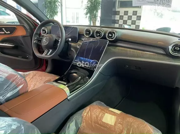 Mercedes-Benz C300 AMG 2024 - Đủ màu, giao ngay, tặng 50% phí trước bạ cùng quà tặng liền tay