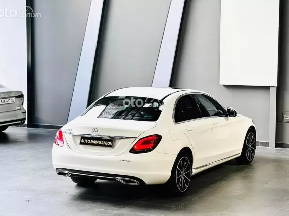 Mercedes-Benz C200 Exclusive 2019 - Xe 1 chủ từ mới - nước sơn zin nguyên vẫn còn bóng loáng