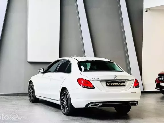 Mercedes-Benz C200 Exclusive 2019 - Xe 1 chủ từ mới - nước sơn zin nguyên vẫn còn bóng loáng