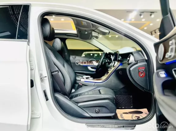 Mercedes-Benz C200 Exclusive 2019 - Xe 1 chủ từ mới - nước sơn zin nguyên vẫn còn bóng loáng