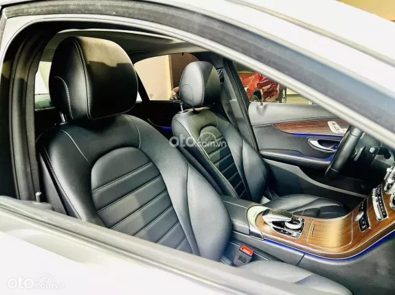 Mercedes-Benz C200 Exclusive 2019 - Xe 1 chủ từ mới - nước sơn zin nguyên vẫn còn bóng loáng