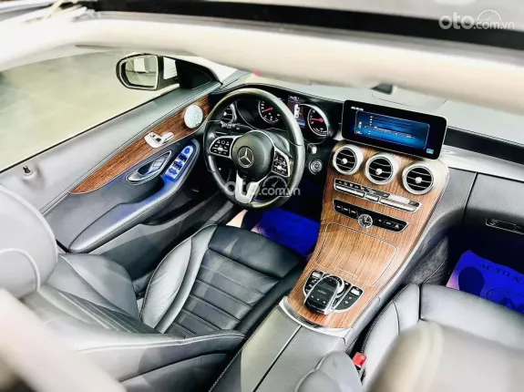 Mercedes-Benz C200 Exclusive 2019 - Xe 1 chủ từ mới - nước sơn zin nguyên vẫn còn bóng loáng