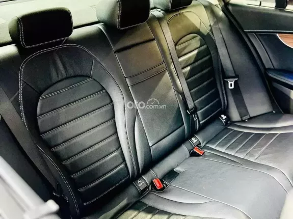 Mercedes-Benz C200 Exclusive 2019 - Xe 1 chủ từ mới - nước sơn zin nguyên vẫn còn bóng loáng