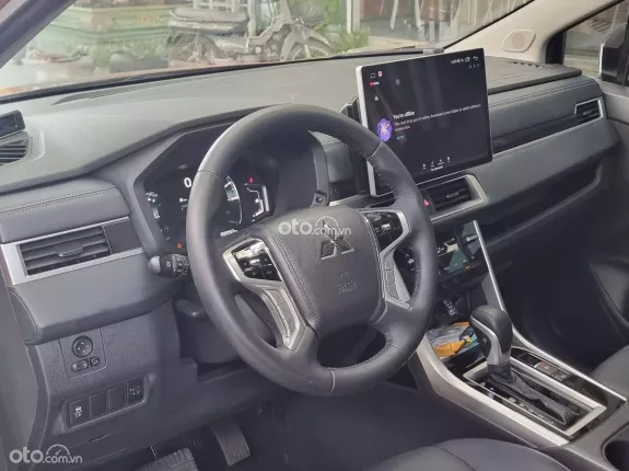 Mitsubishi Xpander Cross 1.5 AT 2023 - Nhập Indo, lướt 3.000km, hỗ trợ góp