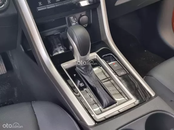 Mitsubishi Xpander Cross 1.5 AT 2023 - Nhập Indo, lướt 3.000km, hỗ trợ góp