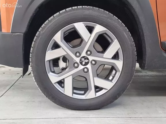 Mitsubishi Xpander Cross 1.5 AT 2023 - Nhập Indo, lướt 3.000km, hỗ trợ góp