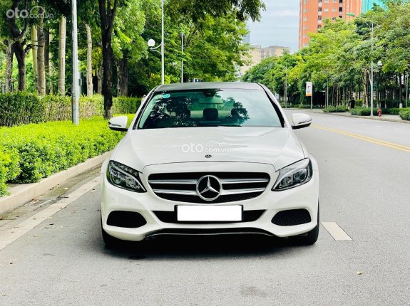 Mercedes-Benz C200 2.0 AT 2018 - Bán C200 sản xuất 2018, trắng nội thất kem siêu đẹp