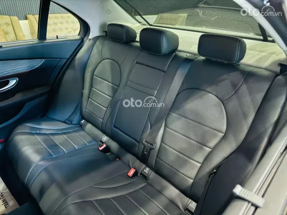 Mercedes-Benz C200 2018 - Xe bảo dưỡng đầy đủ - Nâng cấp thêm Tua bin Led, loa xoay Burm