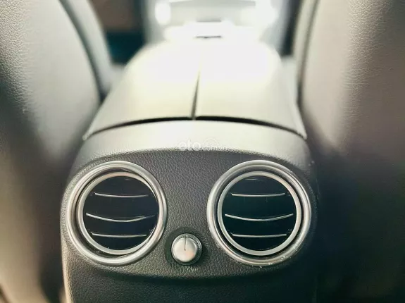 Mercedes-Benz GLC 200 4Matic 2019 - 1 tỷ 379 triệu