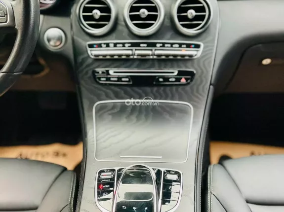 Mercedes-Benz GLC 200 4Matic 2019 - 1 tỷ 379 triệu