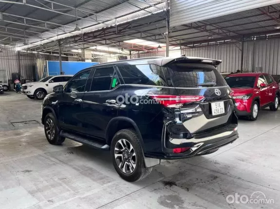 Toyota Fortuner 2.4 AT 4x2 Legender 2022 - Chạy đúng 8.000km, hỗ trợ trả góp từ 450tr