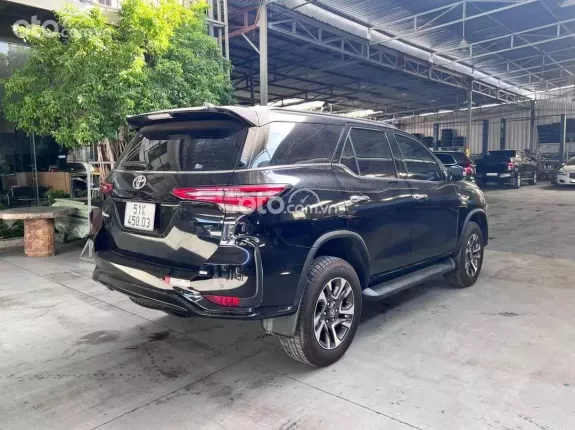 Toyota Fortuner 2.4 AT 4x2 Legender 2022 - Chạy đúng 8.000km, hỗ trợ trả góp từ 450tr