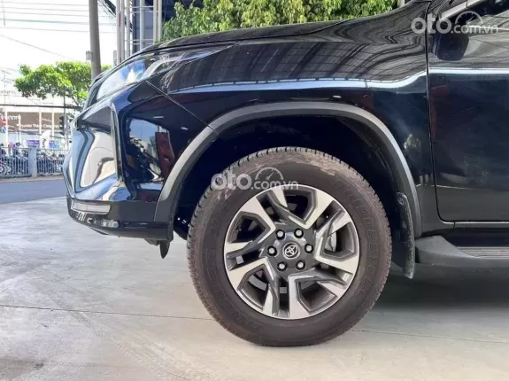 Toyota Fortuner 2.4 AT 4x2 Legender 2022 - Chạy đúng 8.000km, hỗ trợ trả góp từ 450tr