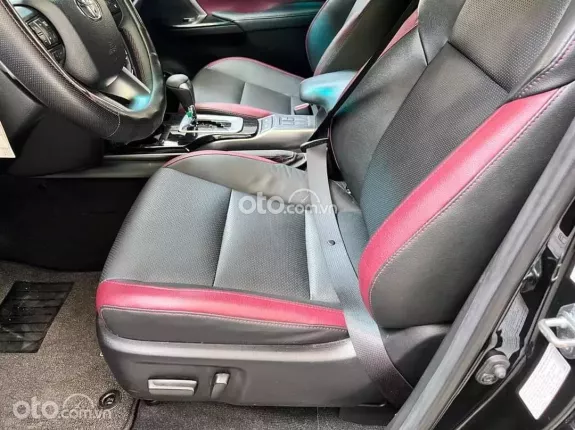 Toyota Fortuner 2.4 AT 4x2 Legender 2022 - Chạy đúng 8.000km, hỗ trợ trả góp từ 450tr