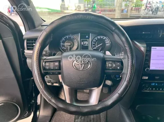 Toyota Fortuner 2.4 AT 4x2 Legender 2022 - Chạy đúng 8.000km, hỗ trợ trả góp từ 450tr