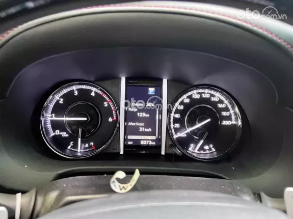 Toyota Fortuner 2.4 AT 4x2 Legender 2022 - Chạy đúng 8.000km, hỗ trợ trả góp từ 450tr
