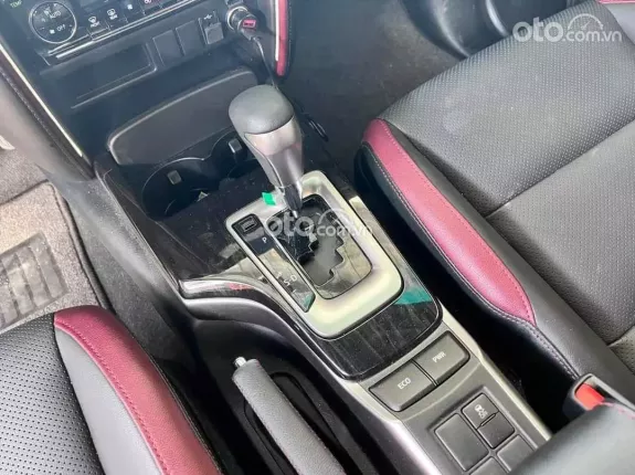 Toyota Fortuner 2.4 AT 4x2 Legender 2022 - Chạy đúng 8.000km, hỗ trợ trả góp từ 450tr