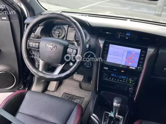 Toyota Fortuner 2.4 AT 4x2 Legender 2022 - Chạy đúng 8.000km, hỗ trợ trả góp từ 450tr