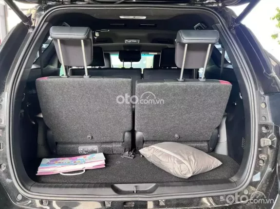 Toyota Fortuner 2.4 AT 4x2 Legender 2022 - Chạy đúng 8.000km, hỗ trợ trả góp từ 450tr