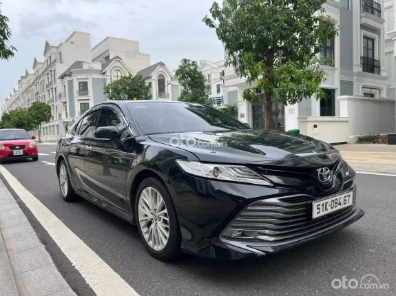 Toyota Camry 2.5Q 2021 - Nhập Thái, chạy chuẩn 3 vạn, lên 50tr tiền đồ chơi, hỗ trợ trả góp