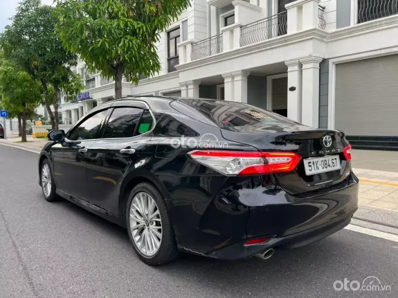 Toyota Camry 2.5Q 2021 - Nhập Thái, chạy chuẩn 3 vạn, lên 50tr tiền đồ chơi, hỗ trợ trả góp