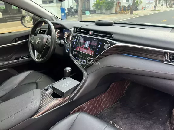 Toyota Camry 2.5Q 2021 - Nhập Thái, chạy chuẩn 3 vạn, lên 50tr tiền đồ chơi, hỗ trợ trả góp
