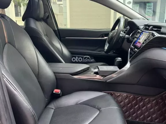 Toyota Camry 2.5Q 2021 - Nhập Thái, chạy chuẩn 3 vạn, lên 50tr tiền đồ chơi, hỗ trợ trả góp